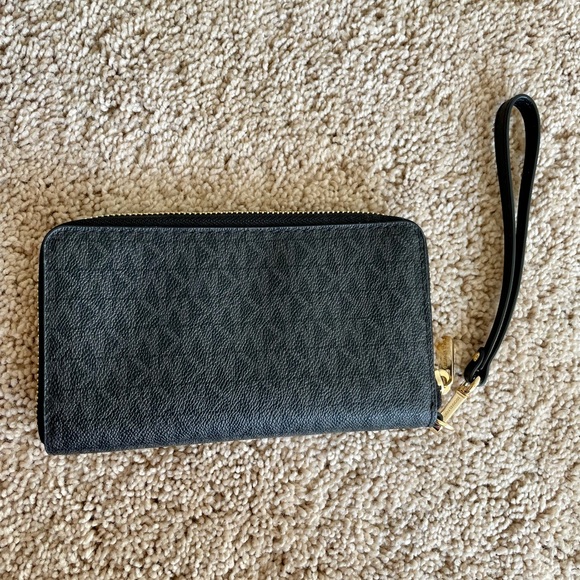 Michael Kors Black Clutch *BRAND NEW* - Picture 2 of 5